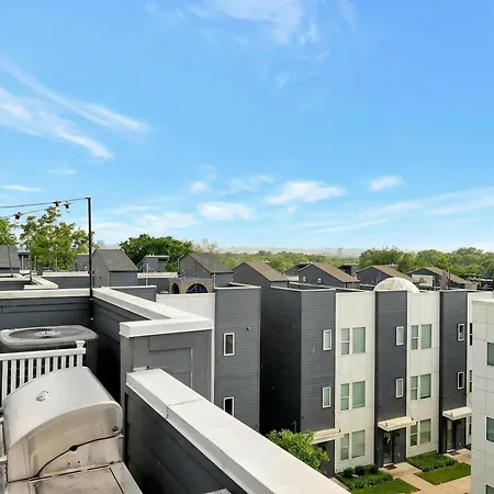 Rooftop Deck Grill Ping Pong Near Downtown Holiday home