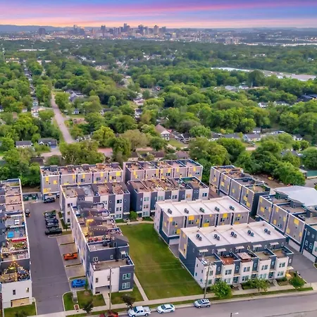 Rooftop Deck Grill Ping Pong Near Downtown Holiday home