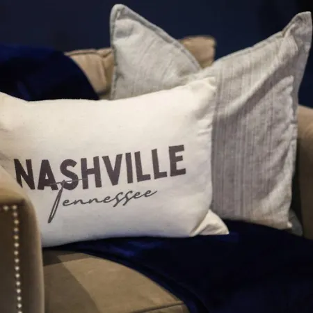 Holiday home Fabulous Nashvegas Loft Retreat Near Vandy Off West End Mins To Broadway Nashville