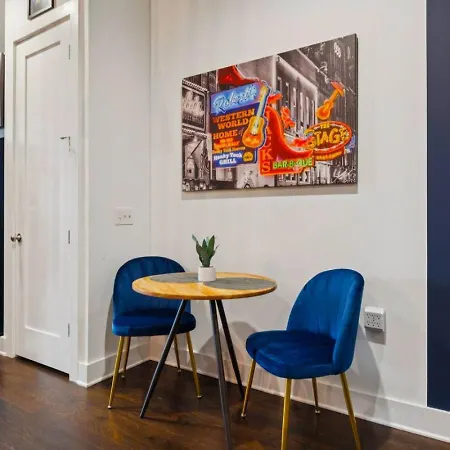 Fabulous Nashvegas Loft Retreat Near Vandy Off West End Mins To Broadway *