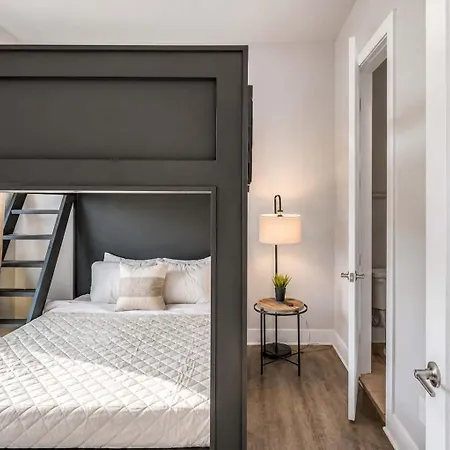 2 Premier Homes Sleeps 24 Rooftops Holiday home Nashville