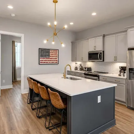 Holiday home 2 Premier Homes Sleeps 24 Rooftops Nashville