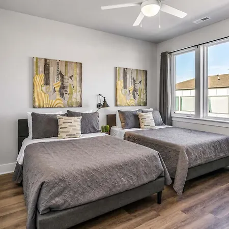 2 Premier Homes Sleeps 24 Rooftops Nashville
