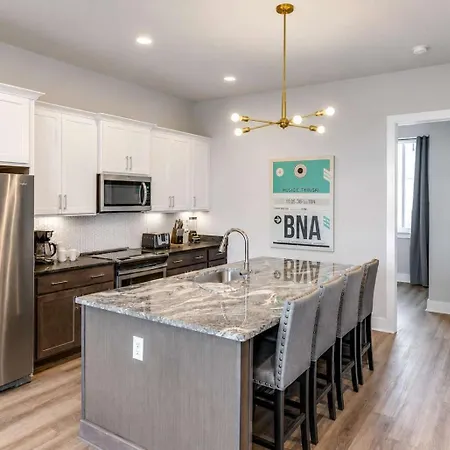 2 Premier Homes Sleeps 24 Rooftops * Nashville