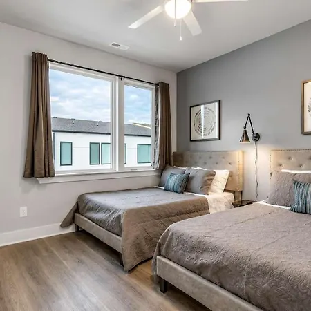 2 Premier Homes Sleeps 24 Rooftops Holiday home Nashville
