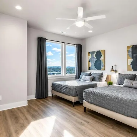 2 Premier Homes Sleeps 24 Rooftops