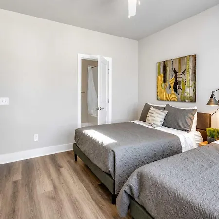 Holiday home 2 Premier Homes Sleeps 24 Rooftops Nashville