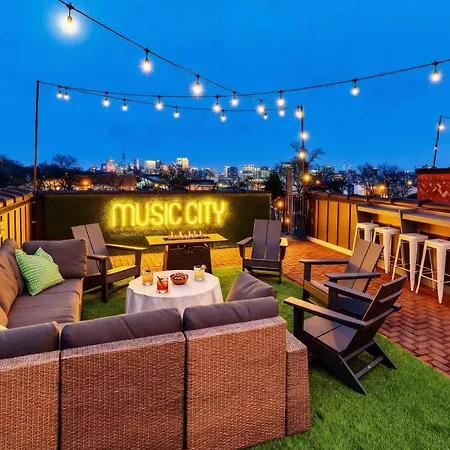 Skyline Views With Double Rooftop Deck & Game