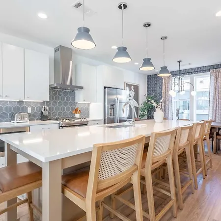 Retreat With Hot Tub & Private Garage Holiday home Nashville