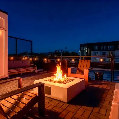 Rooftop Fire Pit Lounge Skyline Dt Nash Views * Nashville