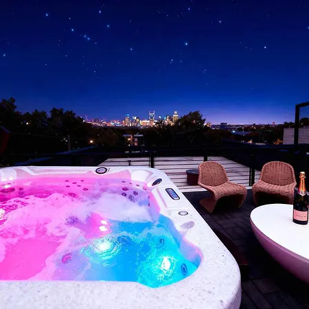 Retreat With Hot Tub & Private Garage Holiday home