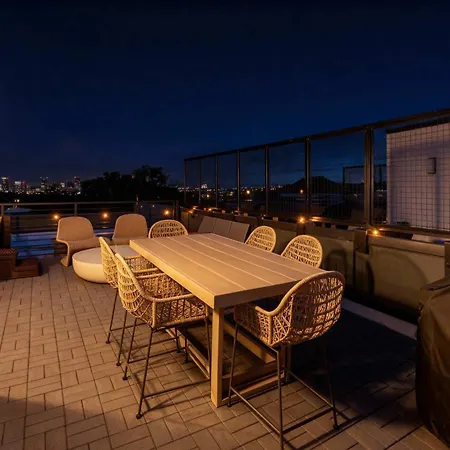 Retreat With Hot Tub & Private Garage Holiday home