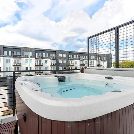 Luxe Group With Hot Tub & Rooftop Lounge Holiday home Nashville
