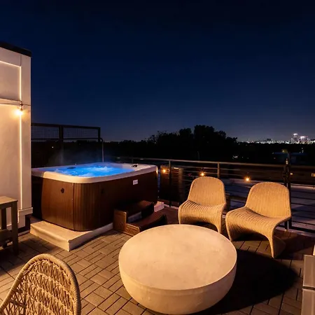 Holiday home Retreat With Hot Tub & Private Garage Nashville