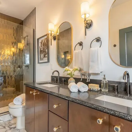 Holiday home Luxe 4br With Fire Pit Grill And Views Nashville