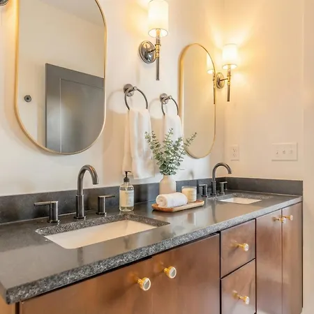 Luxe 4br With Fire Pit Grill And Views Nashville