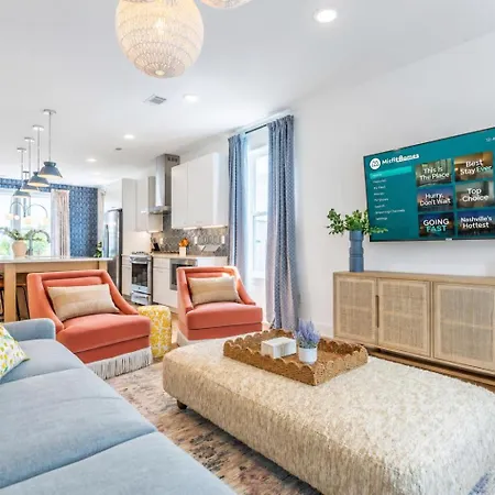 Holiday home Luxe Group With Hot Tub & Rooftop Lounge