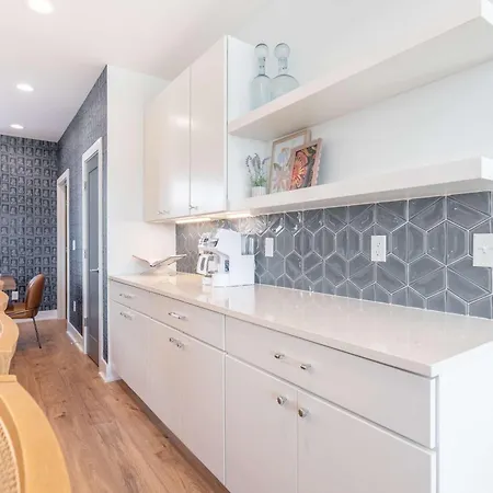 Retreat With Hot Tub & Private Garage Holiday home *