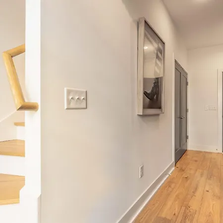 Luxe 4br Retreat With Hot Tub & Skyline Deck Holiday home *