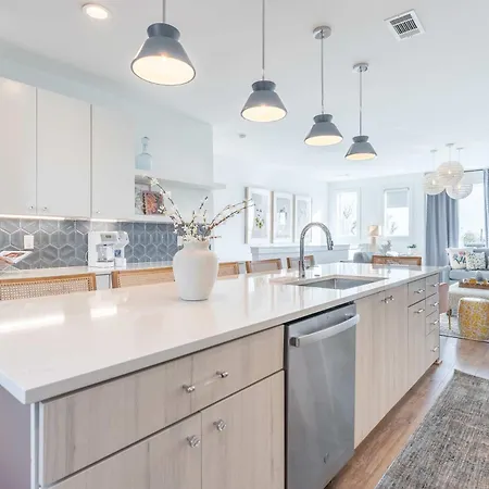 Retreat With Hot Tub & Private Garage Nashville