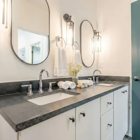 Holiday home Luxe 4br With Fire Pit Grill And Views
