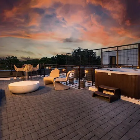 Holiday home Escape With Skyline Deck And Hot Tub