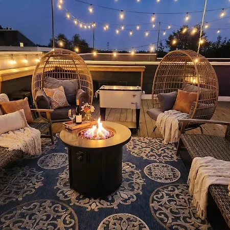 Rooftop Views Ping Pong Lounge Holiday home