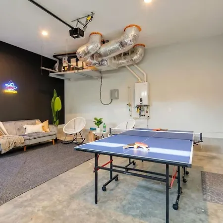 Rooftop Views Ping Pong Lounge Holiday home Nashville