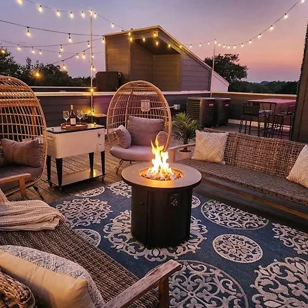 Rooftop Views Ping Pong Lounge Holiday home Nashville