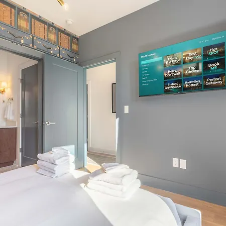 Retreat With Hot Tub & Private Garage Holiday home *