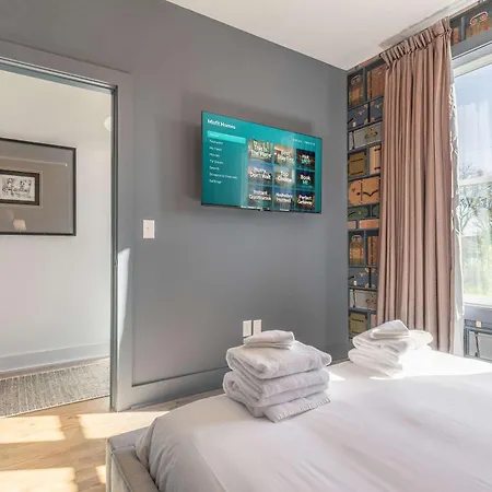 Retreat With Hot Tub & Private Garage Holiday home