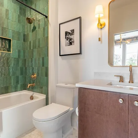 Retreat With Hot Tub & Private Garage Nashville