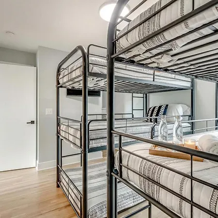 Rooftop Downtown Views - Bluebird Karaoke Holiday home *