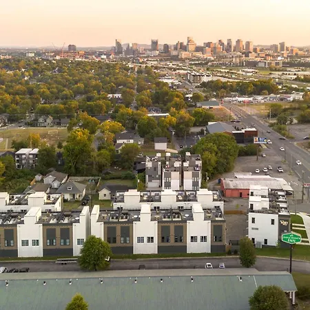 Rooftop Hot Tub & Skyline Views Near Broadway *