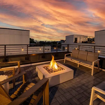 Rooftop Fire Pit Lounge Skyline Dt Nash Views * Nashville