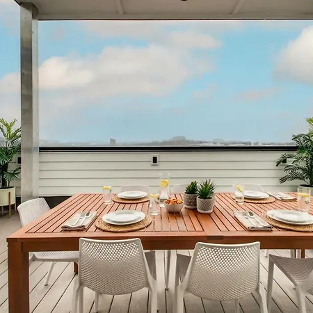Rooftop Downtown Views - Bluebird Karaoke Holiday home