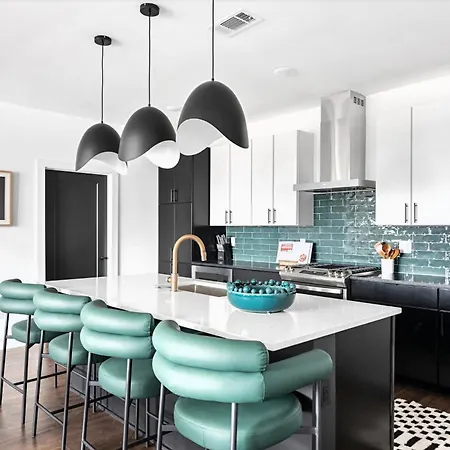 Escape With Skyline Deck And Hot Tub Nashville