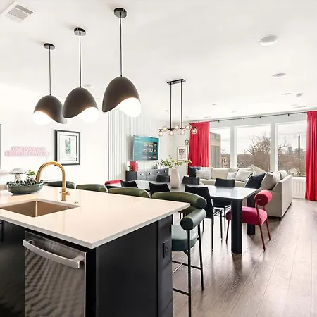 Escape With Skyline Deck And Hot Tub Holiday home Nashville