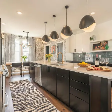 Holiday home Luxe 4br With Fire Pit Grill And Views Nashville