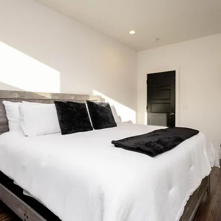 Germantown-adjacent 4br With Private Deck & Grill *