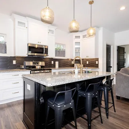 Germantown-adjacent 4br With Private Deck & Grill * Nashville