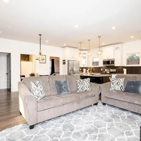 Germantown-adjacent 4br With Private Deck & Grill