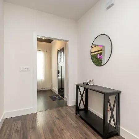 Holiday home Germantown-adjacent 4br With Private Deck & Grill