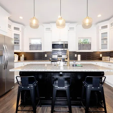 Germantown-adjacent 4br With Private Deck & Grill Nashville