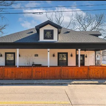 Germantown-adjacent 4br With Private Deck & Grill Holiday home