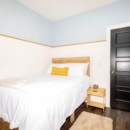 Holiday home Germantown-adjacent 4br With Private Deck & Grill