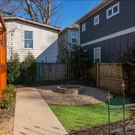 Germantown-adjacent 4br With Private Deck & Grill Holiday home *
