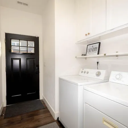 Germantown-adjacent 4br With Private Deck & Grill