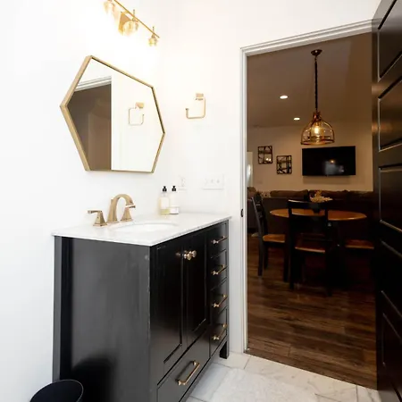 Germantown-adjacent 4br With Private Deck & Grill