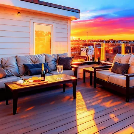 Elevator With Rooftop Hot Tub & Spacious Yard Holiday home Nashville
